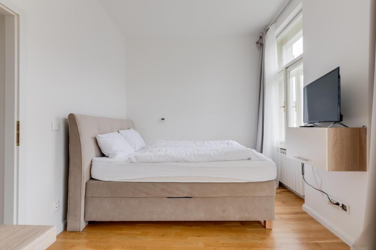 Jt'S Apartments Spanelska Str. ปราก ภายนอก รูปภาพ